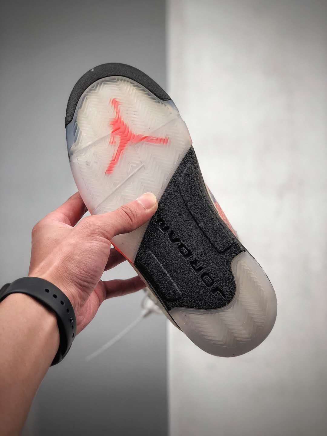 Air Jordan 5 Retro 'International Flight' 136027-148 - Stylish and Versatile Sneakers for Global Style