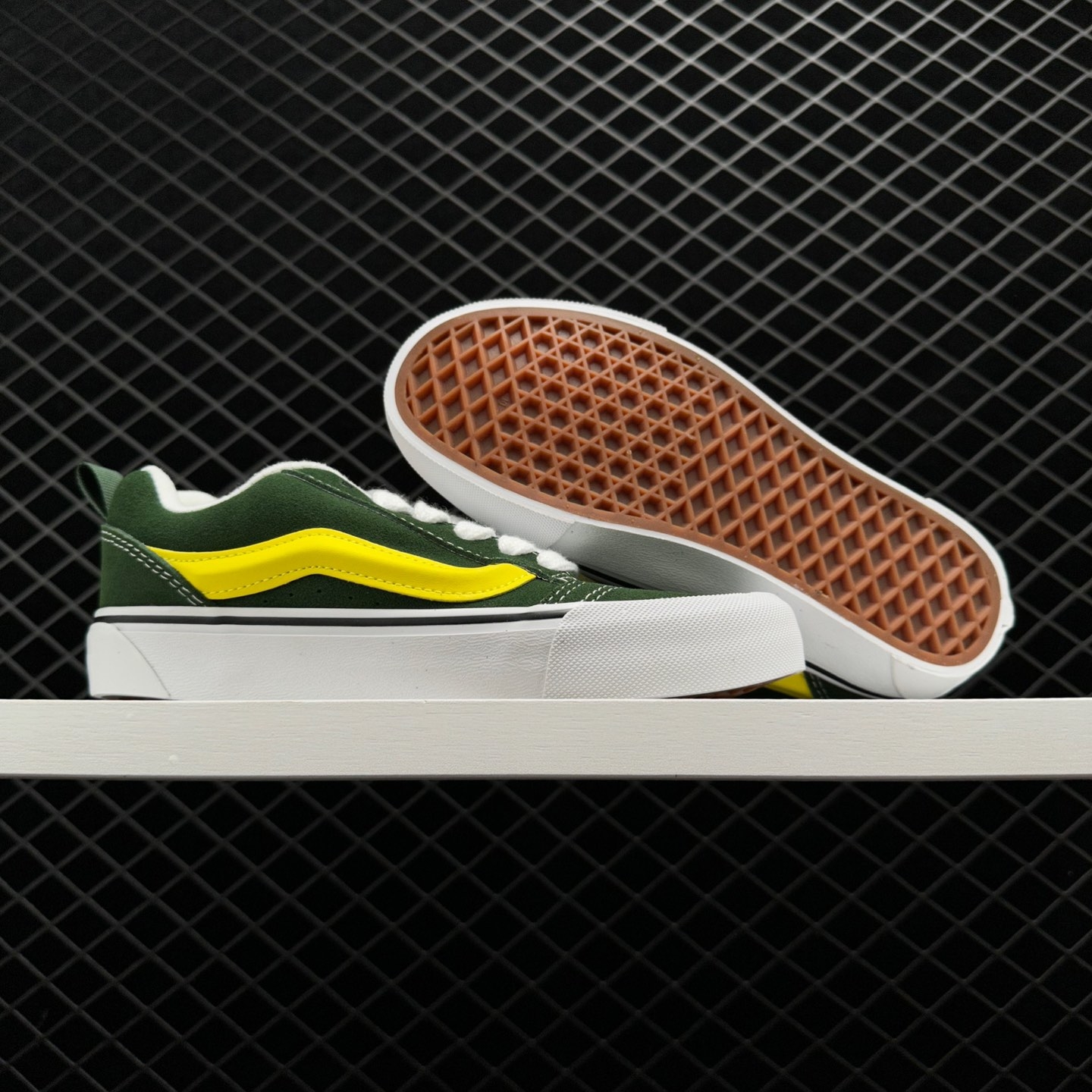 Vans Knu-Skool 'Green Yellow' VN0009QCBGN - Trendy Sneakers for Men